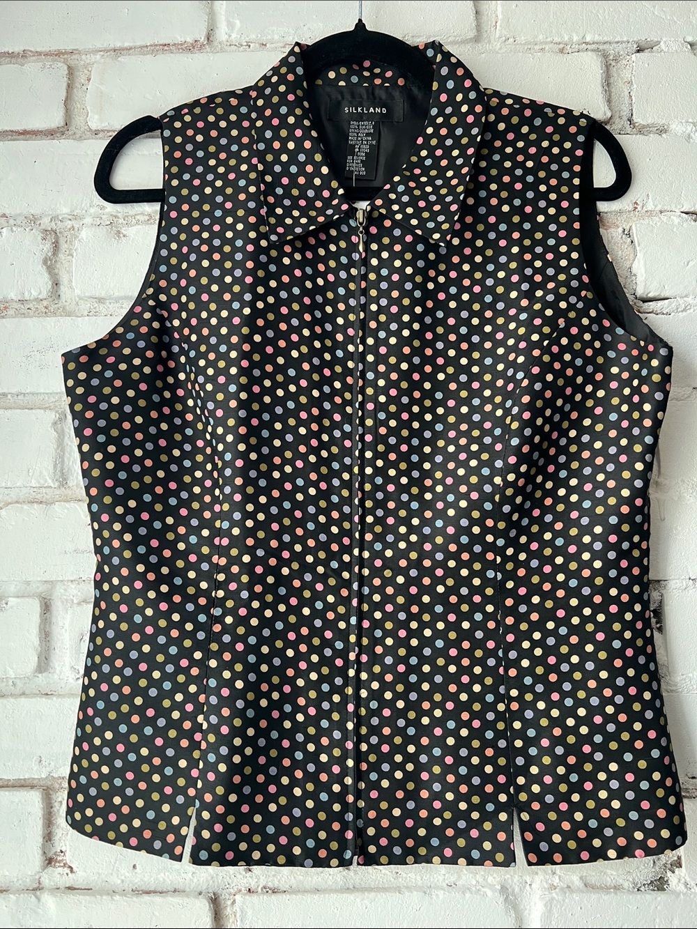 100% silk Black Polka Dot Sleeveless Zip Front Top collared slim fit moto vest
